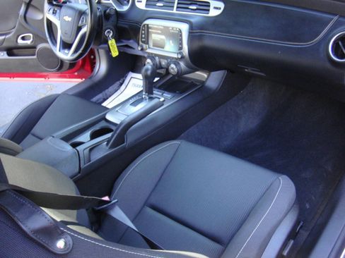Used 2015 Chevrolet Camaro SS RWD image 15