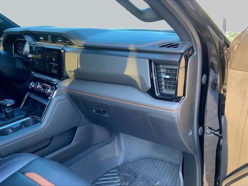 Used 2023 GMC Sierra 1500 AT4 w/ AT4 Premium Package AWD/4WD image 18
