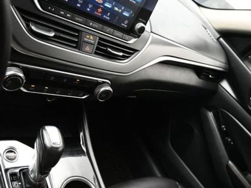 Used 2025 Nissan Altima 2.5 SR FWD image 18