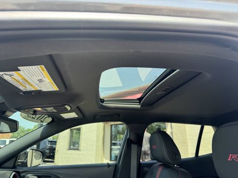 Used 2025 Chevrolet Trax RS w/ Sunroof Package FWD image 3