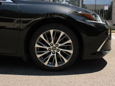 Used 2019 Lexus ES 300h w/ Premium Package FWD image 4