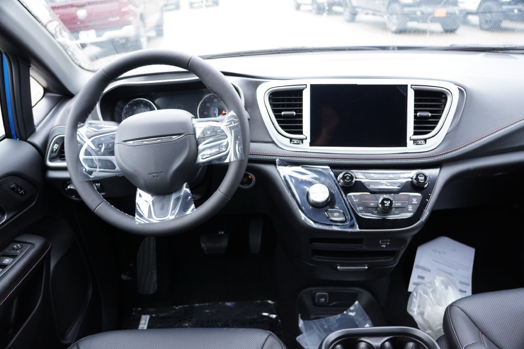 New 2027 Chrysler Pacifica Select AWD/4WD image 15