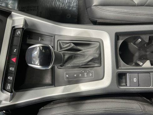 Used 2025 Audi Q3 2.0T Premium image 19