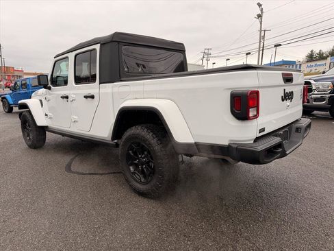 Used 2023 Jeep Gladiator Sport image 4