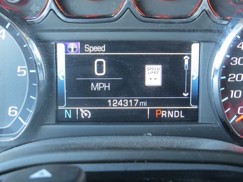 Used 2019 Chevrolet Suburban LT image 22