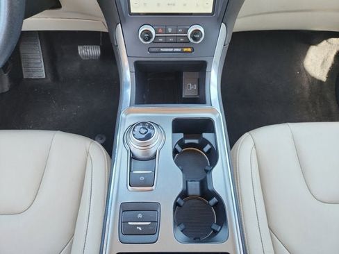 Used 2022 Ford Edge Titanium image 11
