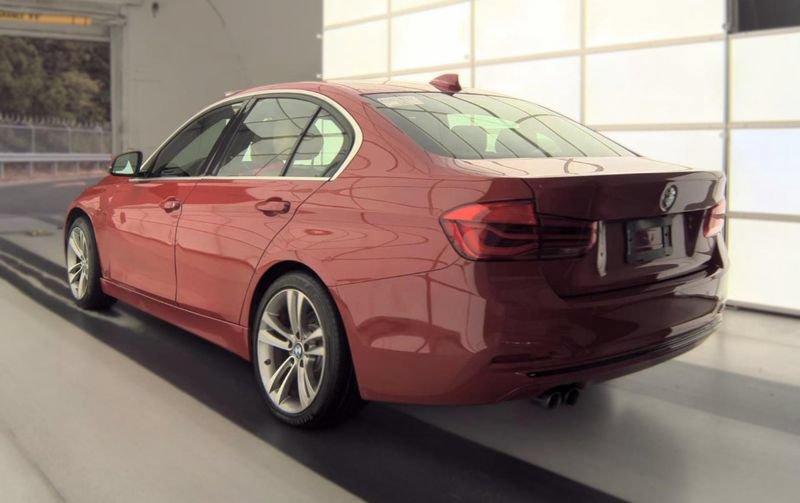 Used 2018 BMW 330i Sedan w/ Convenience Package RWD image 4