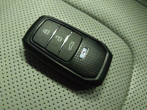 Used 2021 Hyundai Elantra Limited w/ Cargo Package FWD image 32