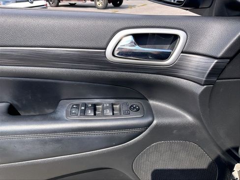 Used 2021 Jeep Grand Cherokee Laredo X AWD/4WD image 34