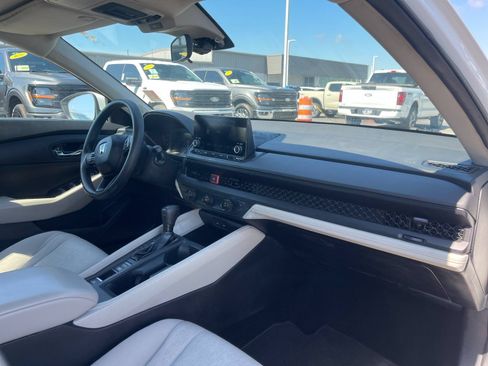 Used 2023 Honda Accord EX image 17