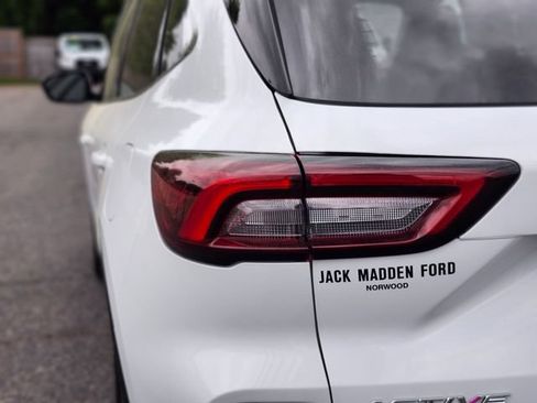 Certified 2023 Ford Escape Active AWD/4WD image 9
