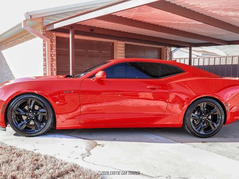 Used 2020 Chevrolet Camaro LT image 3