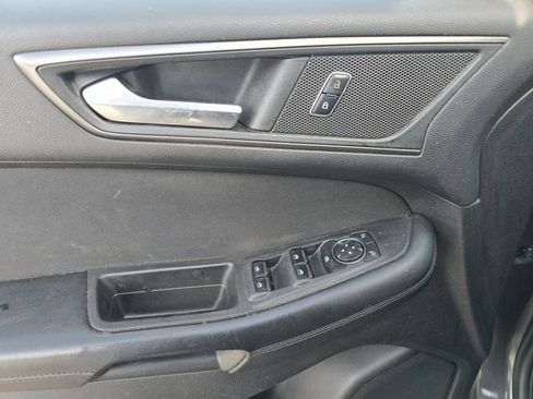 Used 2017 Ford Edge SE image 15