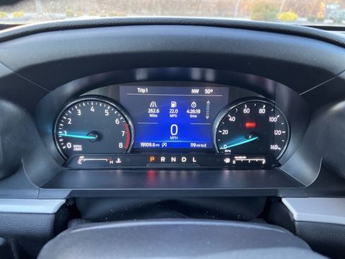 Used 2023 Ford Explorer XLT image 12