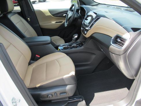 Used 2023 Chevrolet Equinox Premier image 10