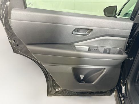 Used 2025 Nissan Pathfinder SV FWD image 25
