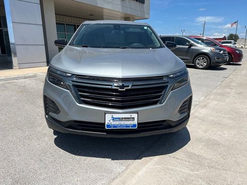 Used 2023 Chevrolet Equinox LS w/ LS Convenience Package FWD image 2