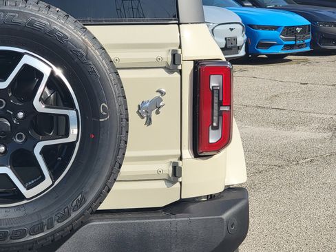 New 2025 Ford Bronco Outer Banks AWD/4WD image 6