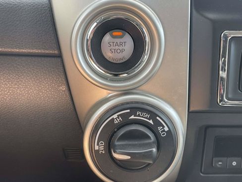 Used 2018 Nissan Titan SV w/ SV Convenience Package AWD/4WD image 29