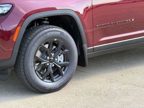 New 2025 Jeep Grand Cherokee L Altitude RWD image 9