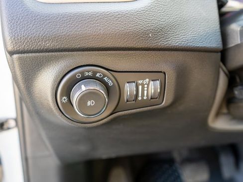 Used 2018 Jeep Compass Latitude w/ Cold Weather Group image 20