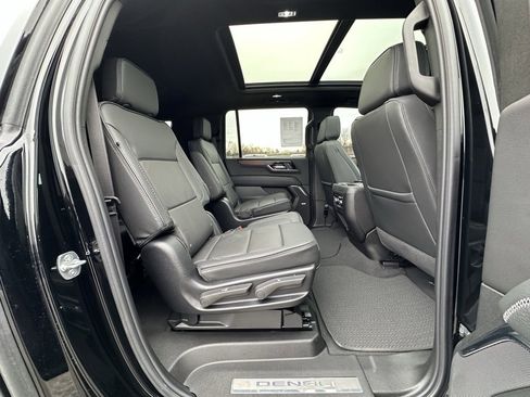Used 2025 GMC Yukon XL Denali image 15