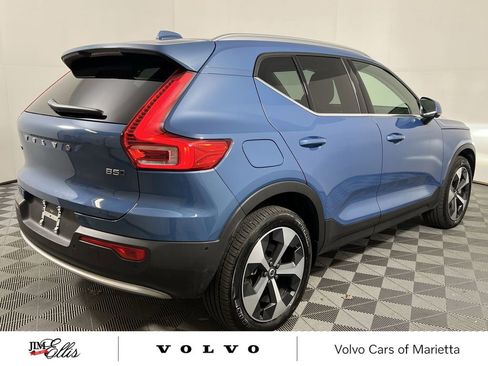 Used 2025 Volvo XC40 B5 Plus image 9