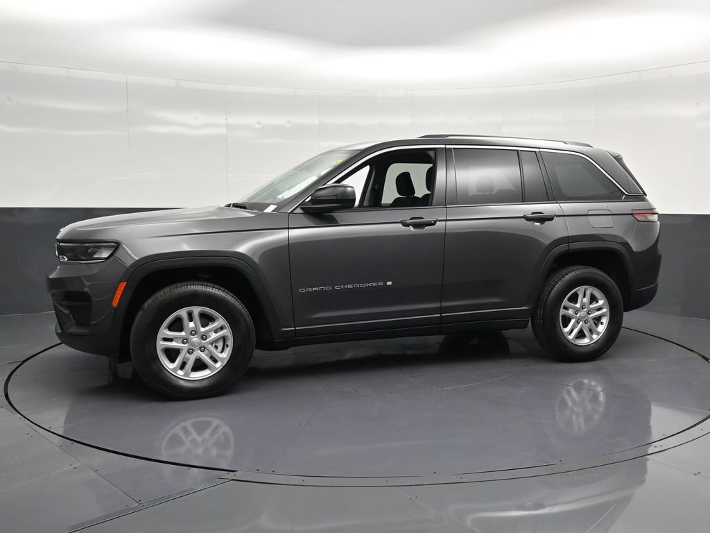 Used 2023 Jeep Grand Cherokee Laredo RWD image 7