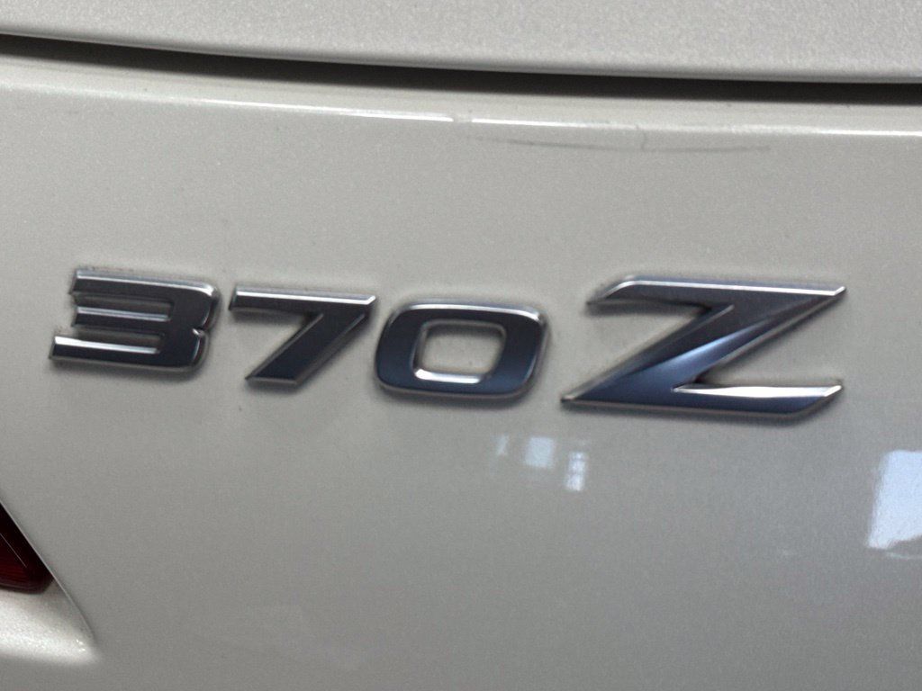 Used 2016 Nissan 370Z Coupe RWD image 21