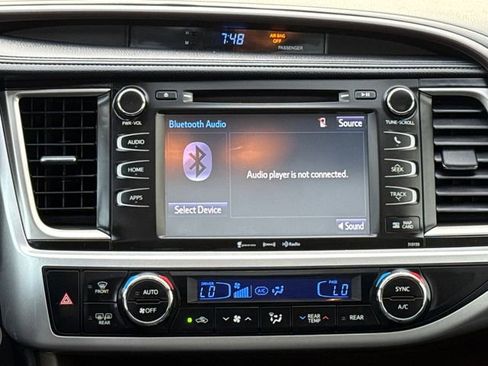 Used 2016 Toyota Highlander XLE FWD image 13