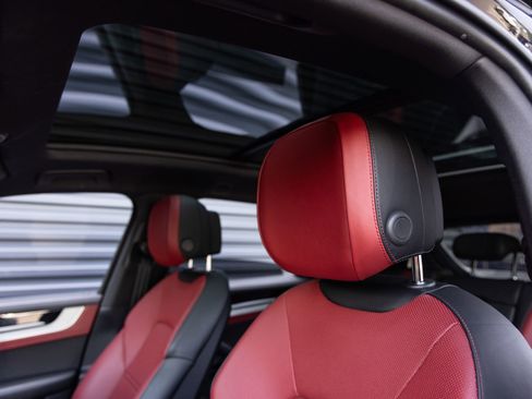 Certified 2024 Porsche Cayenne AWD/4WD image 24