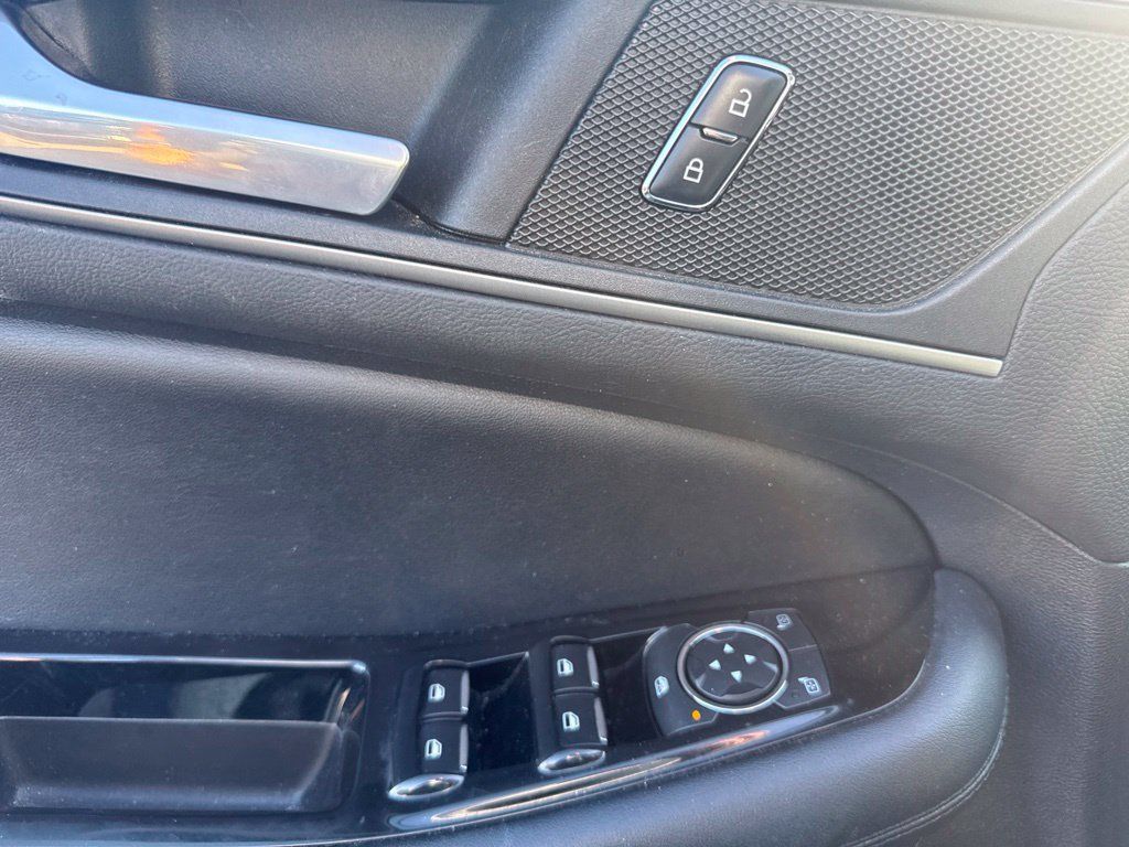 Used 2017 Ford Edge SEL w/ Equipment Group 201A FWD image 16