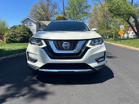 Used 2018 Nissan Rogue SL w/ Premium Package image 3