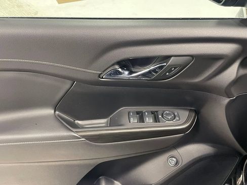 Used 2023 GMC Acadia SLT image 21