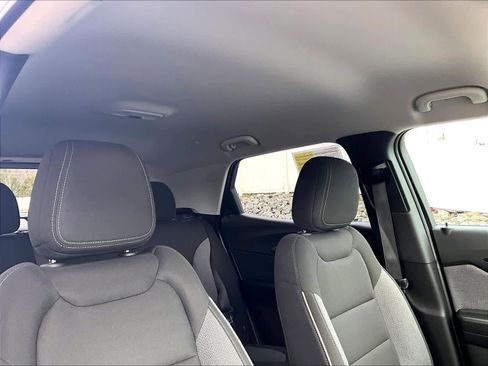 Used 2025 Chevrolet TrailBlazer LT w/ Convenience Package image 36