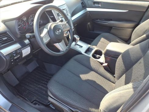 Used 2010 Subaru Legacy 2.5i image 12