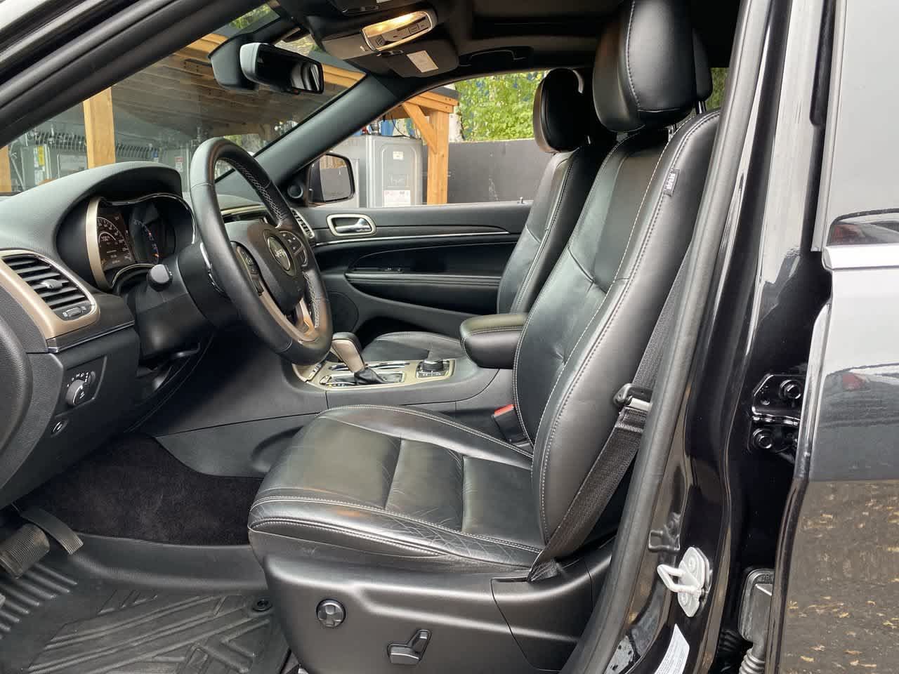 Used 2016 Jeep Grand Cherokee Limited AWD/4WD image 13