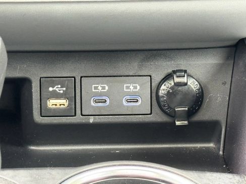 Used 2022 Toyota Highlander XLE AWD/4WD image 37