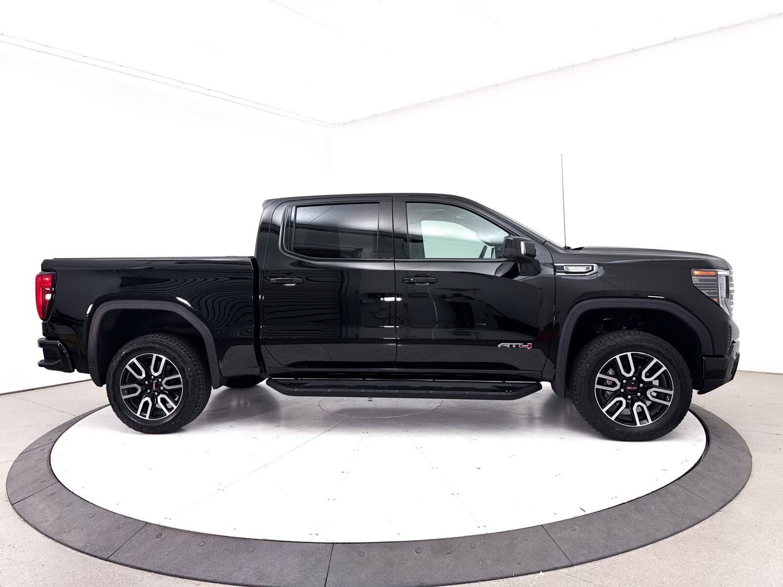 Used 2025 GMC Sierra 1500 AT4 w/ Technology Package AWD/4WD image 42