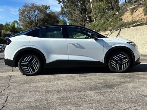 New 2026 Nissan Leaf SV+ image 2