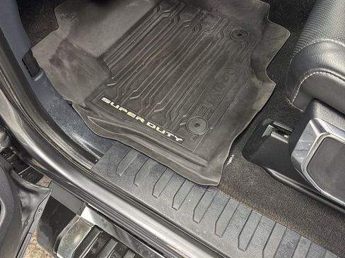 Used 2023 Ford F350 Lariat w/ Chrome Package image 18