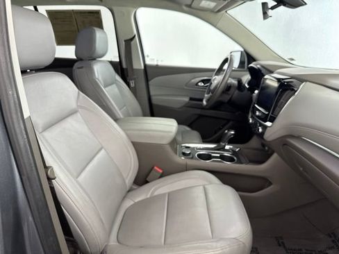 Used 2019 Chevrolet Traverse LT FWD image 24