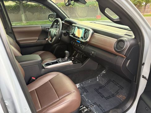 Used 2019 Toyota Tacoma Limited AWD/4WD image 28