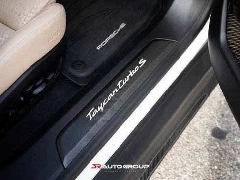 Used 2020 Porsche Taycan AWD/4WD image 11