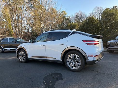 Used 2025 Genesis GV60 RWD image 5