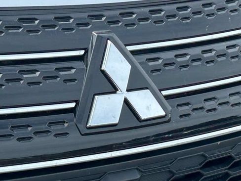 Used 2025 Mitsubishi Outlander 4WD Plug-In Hybrid image 12