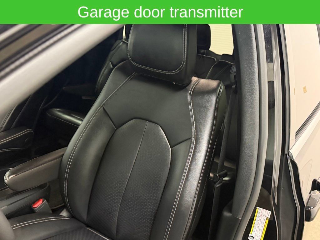 Used 2025 Chrysler Pacifica Select FWD image 40