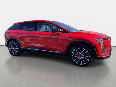 Certified 2025 Cadillac Optiq Sport 2 AWD/4WD image 7