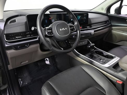Used 2026 Kia Carnival FWD image 12