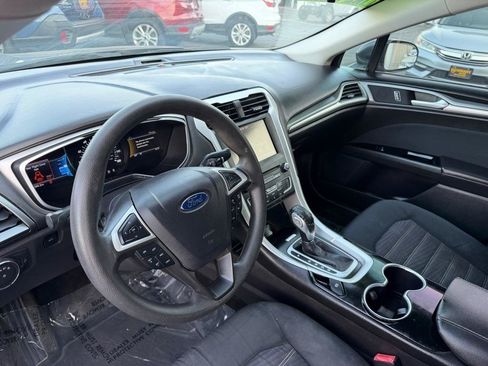 Used 2016 Ford Fusion SE FWD image 25
